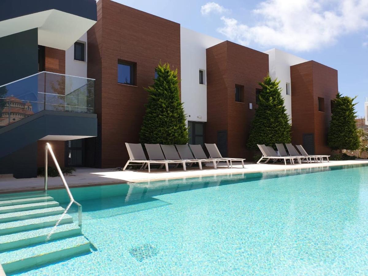 Victoria Suites Apartament *
